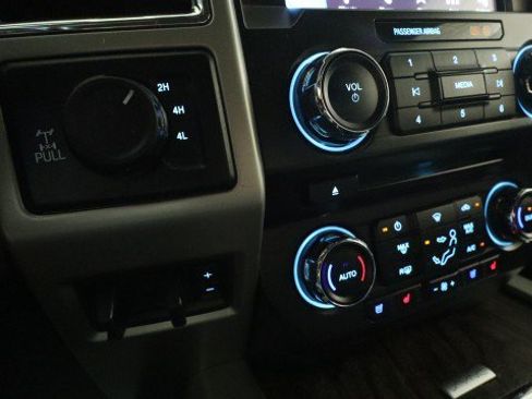Used 2017 Ford F250 Lariat w/ Chrome Package AWD/4WD image 18