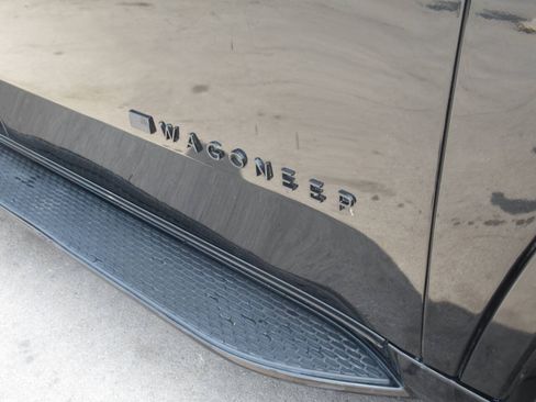 Used 2024 Jeep Wagoneer Series II AWD/4WD image 5