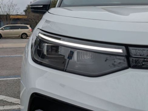 New 2026 Volkswagen Tiguan SE R-Line FWD image 10