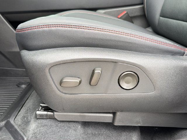 Certified 2024 Chevrolet Traverse RS FWD image 21