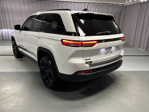 Used 2022 Jeep Grand Cherokee Altitude image 5