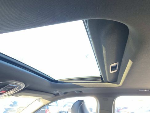 New 2025 Jeep Grand Cherokee Laredo image 9