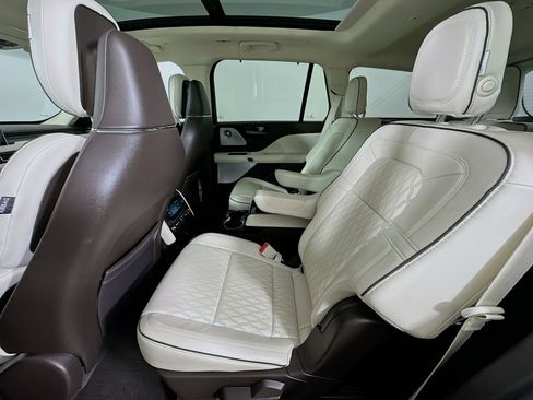 Used 2020 Lincoln Aviator Black Label Grand Touring w/ Class IV Trailer Tow Package AWD/4WD image 38
