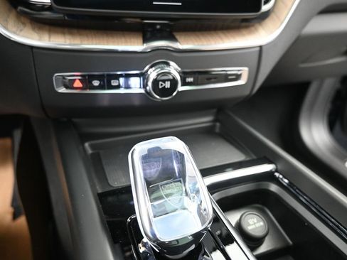 New 2026 Volvo XC60 B5 Plus w/ Protection Package Premier AWD/4WD image 24