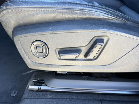 Used 2020 Audi Q3 2.0T Premium image 31