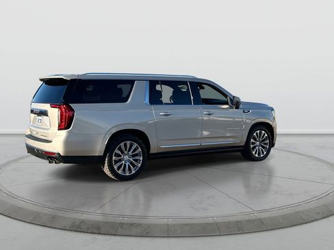 Used 2021 GMC Yukon XL Denali w/ Denali Ultimate Package AWD/4WD image 8