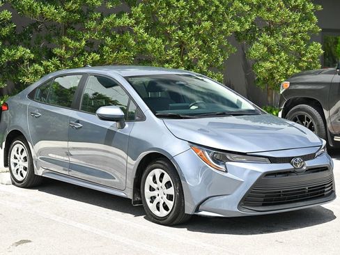 Used 2025 Toyota Corolla LE image 3