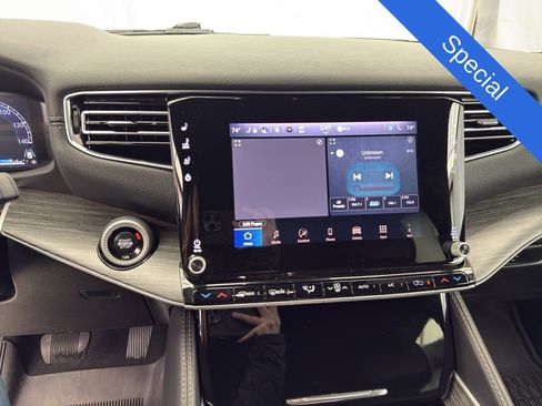 Used 2024 Jeep Wagoneer L Series II w/ Flexible Seating Group image 16