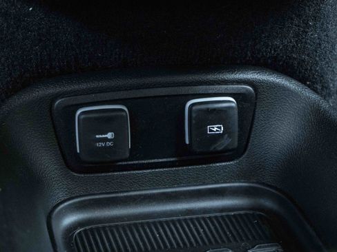 Used 2021 Chrysler Pacifica Touring-L w/ Uconnect Theater Family Group FWD image 32