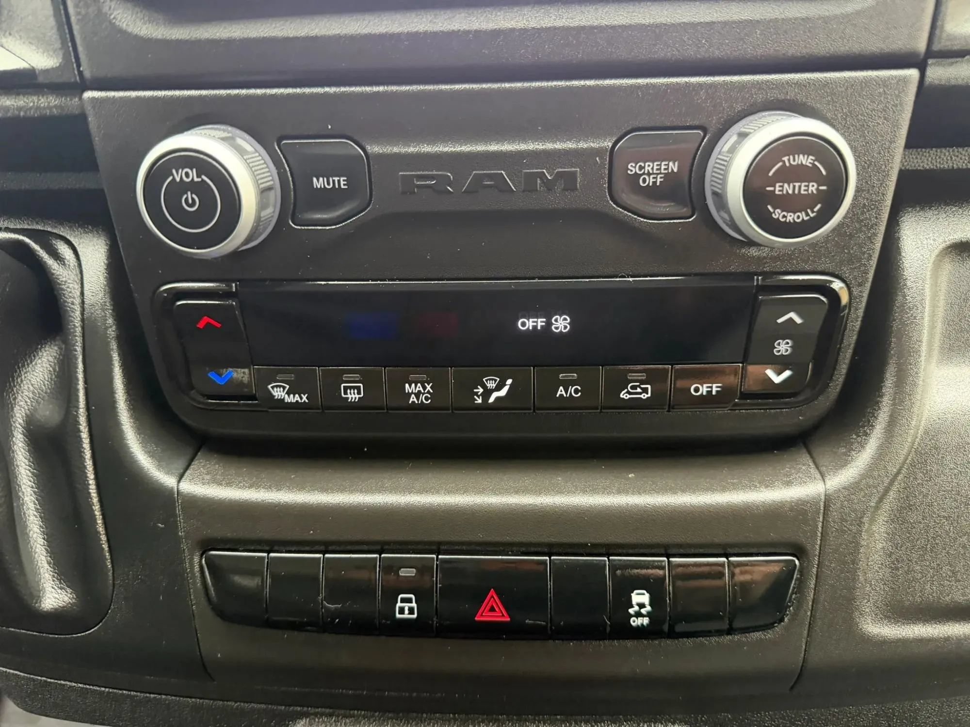 Used 2025 RAM ProMaster 2500 w/ U-Haul Equipment Group FWD image 20