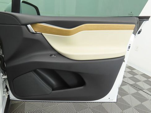 Used 2020 Tesla Model X Long Range image 25