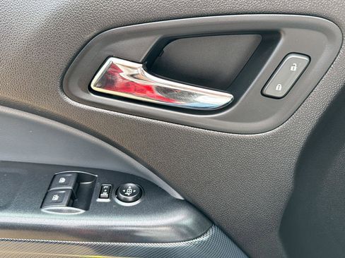 Used 2021 Chevrolet Colorado Z71 w/ Safety Package image 12