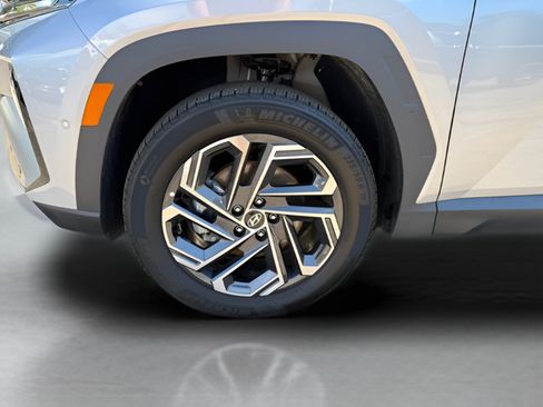 Used 2026 Hyundai Tucson Limited AWD/4WD image 29