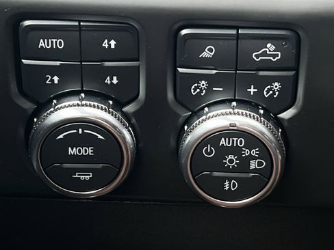 Used 2024 GMC Sierra 1500 AT4 w/ Technology Package image 14