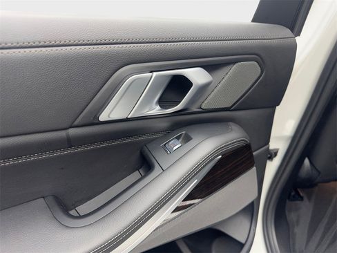 Used 2019 BMW X7 xDrive40i w/ Cold Weather Package image 39