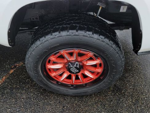 Used 2020 Toyota Tacoma SR image 8