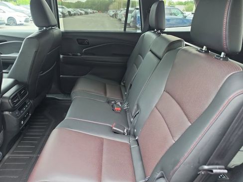 Used 2024 Honda Passport Black Edition image 13