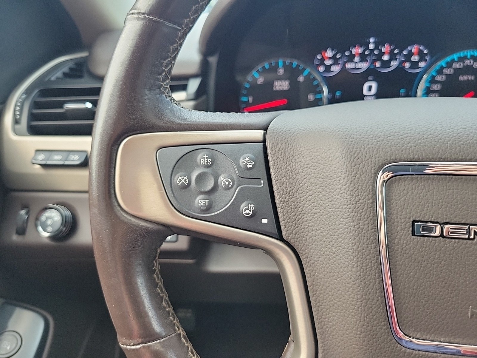 Used 2019 GMC Yukon Denali w/ Denali Ultimate Package RWD image 23