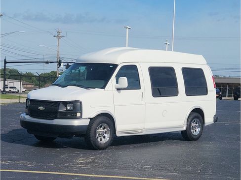 Used 2015 Chevrolet Express 2500 RWD image 16