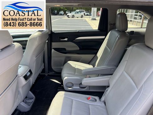 Used 2017 Toyota Highlander XLE FWD image 17