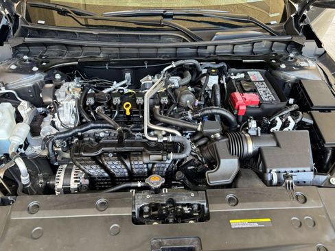 Used 2025 Nissan Altima 2.5 SV FWD image 33