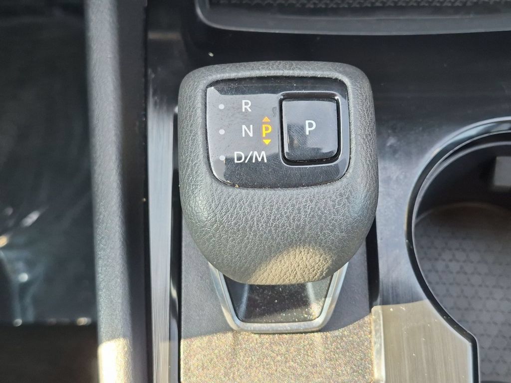 Used 2024 Nissan Rogue S AWD/4WD image 26