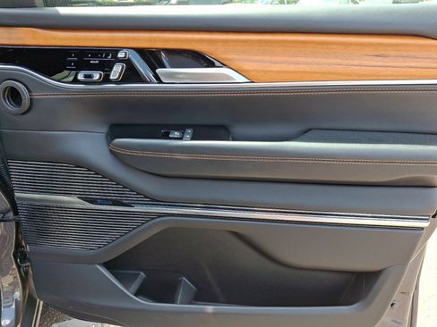 Certified 2024 Jeep Grand Wagoneer L Series III AWD/4WD image 10