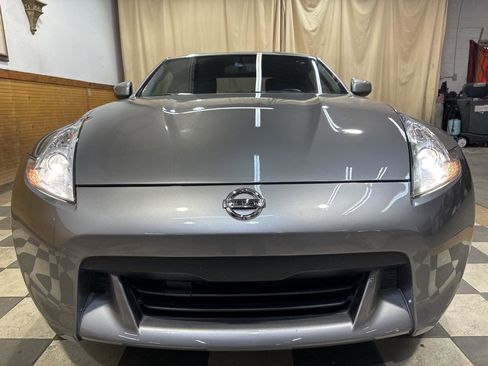 Used 2009 Nissan 370Z Touring w/ Sport Pkg image 2