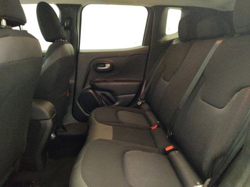 Used 2023 Jeep Renegade Trailhawk w/ Trailer Tow Group image 18