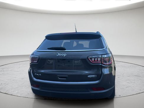Used 2018 Jeep Compass Latitude AWD/4WD image 5