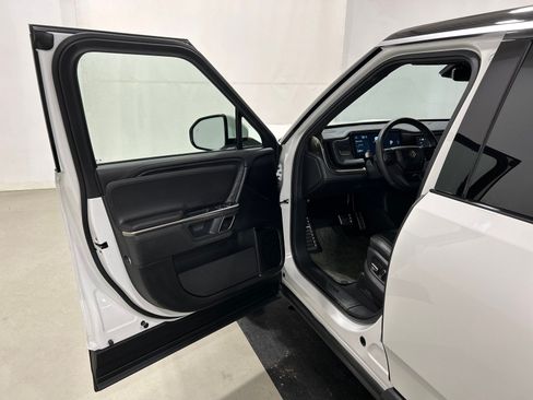 Used 2023 Rivian R1S Adventure AWD/4WD image 16