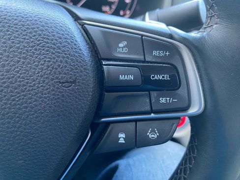 Used 2018 Honda Accord Touring image 18