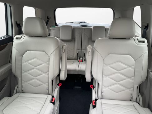 Certified 2025 Volkswagen Atlas SE AWD/4WD image 12