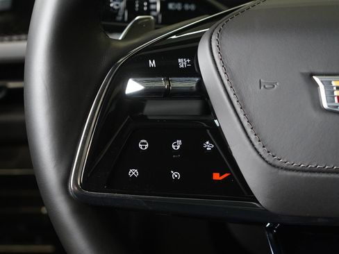 Used 2025 Cadillac Escalade V w/ LPO, ONYX Package AWD/4WD image 18