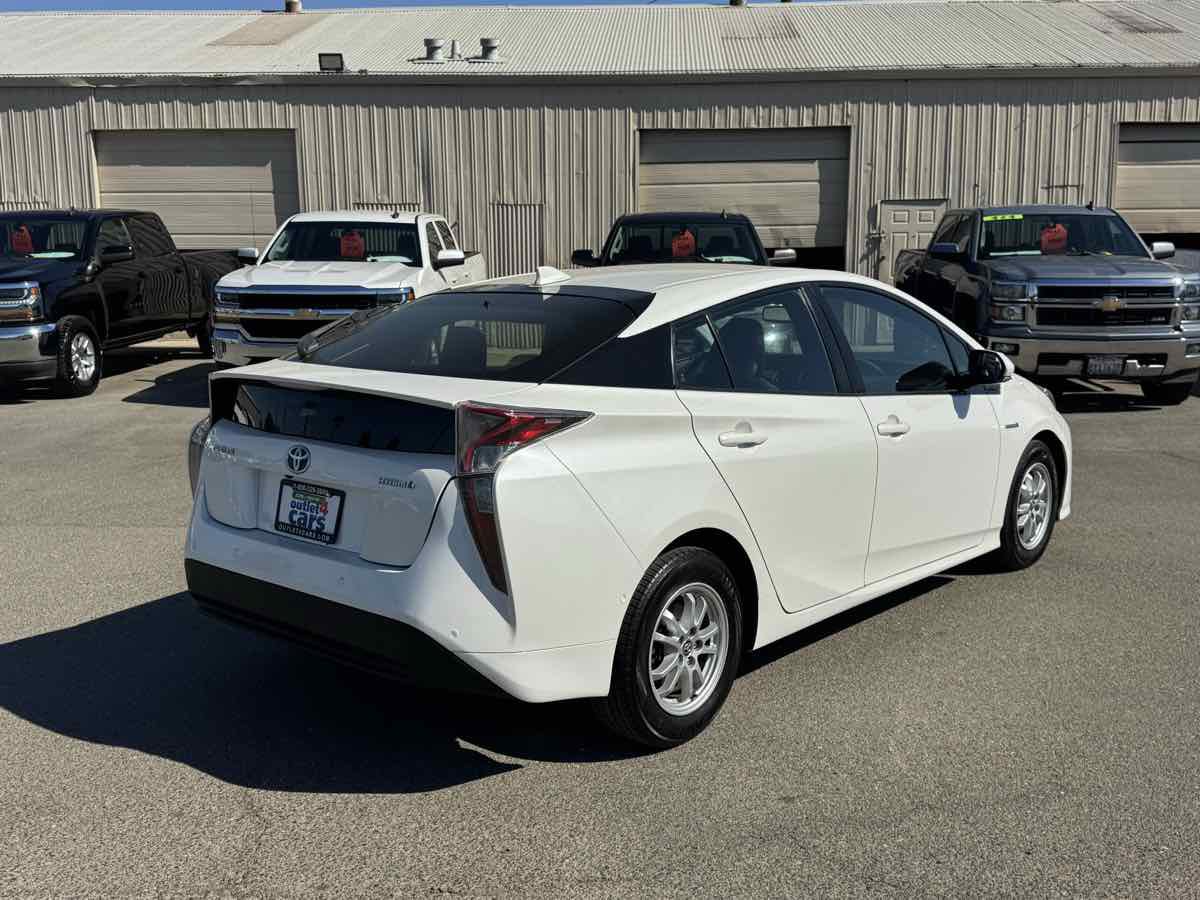 Used 2017 Toyota Prius Four w/ Advanced Technology Package FWD image 9