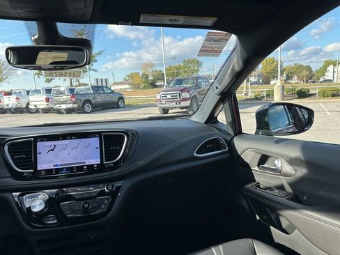 New 2026 Chrysler Pacifica Select image 52