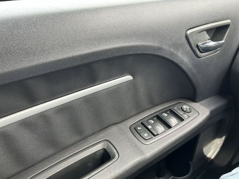 Used 2010 Dodge Journey SXT FWD image 22