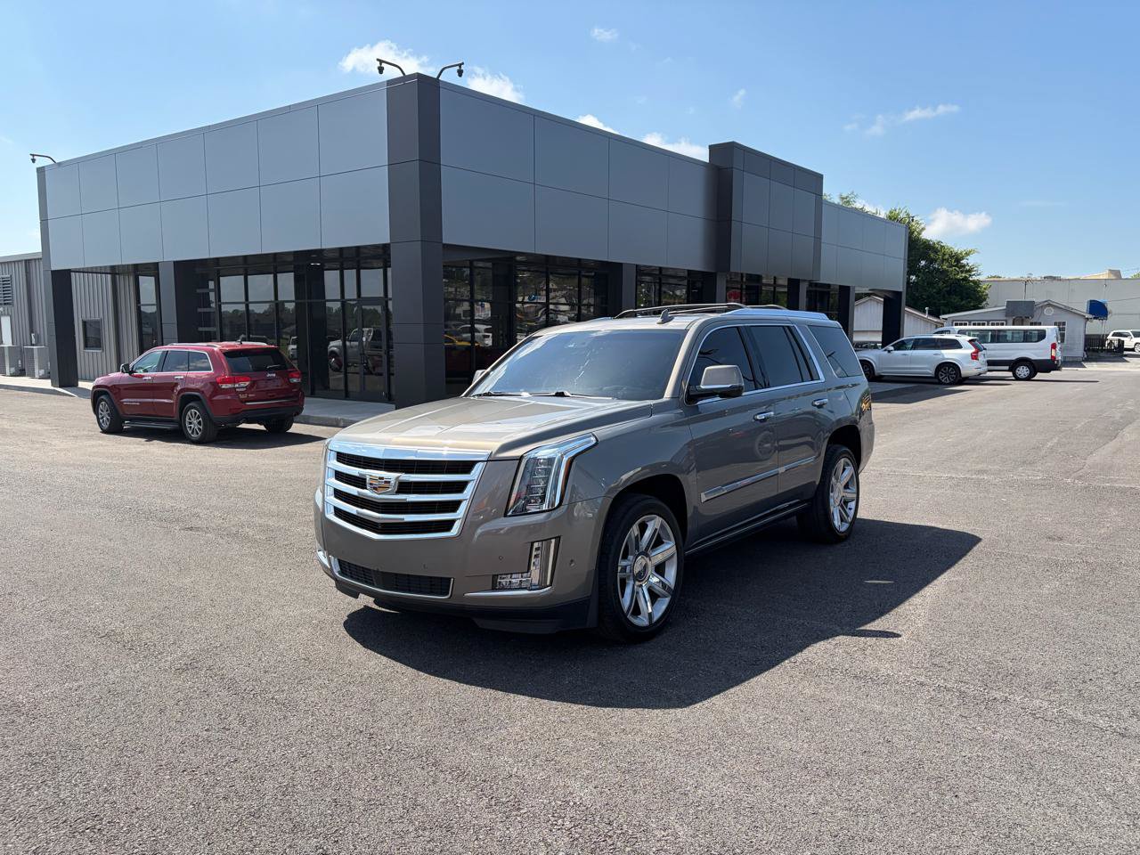 Used 2018 Cadillac Escalade Premium Luxury AWD/4WD image 7