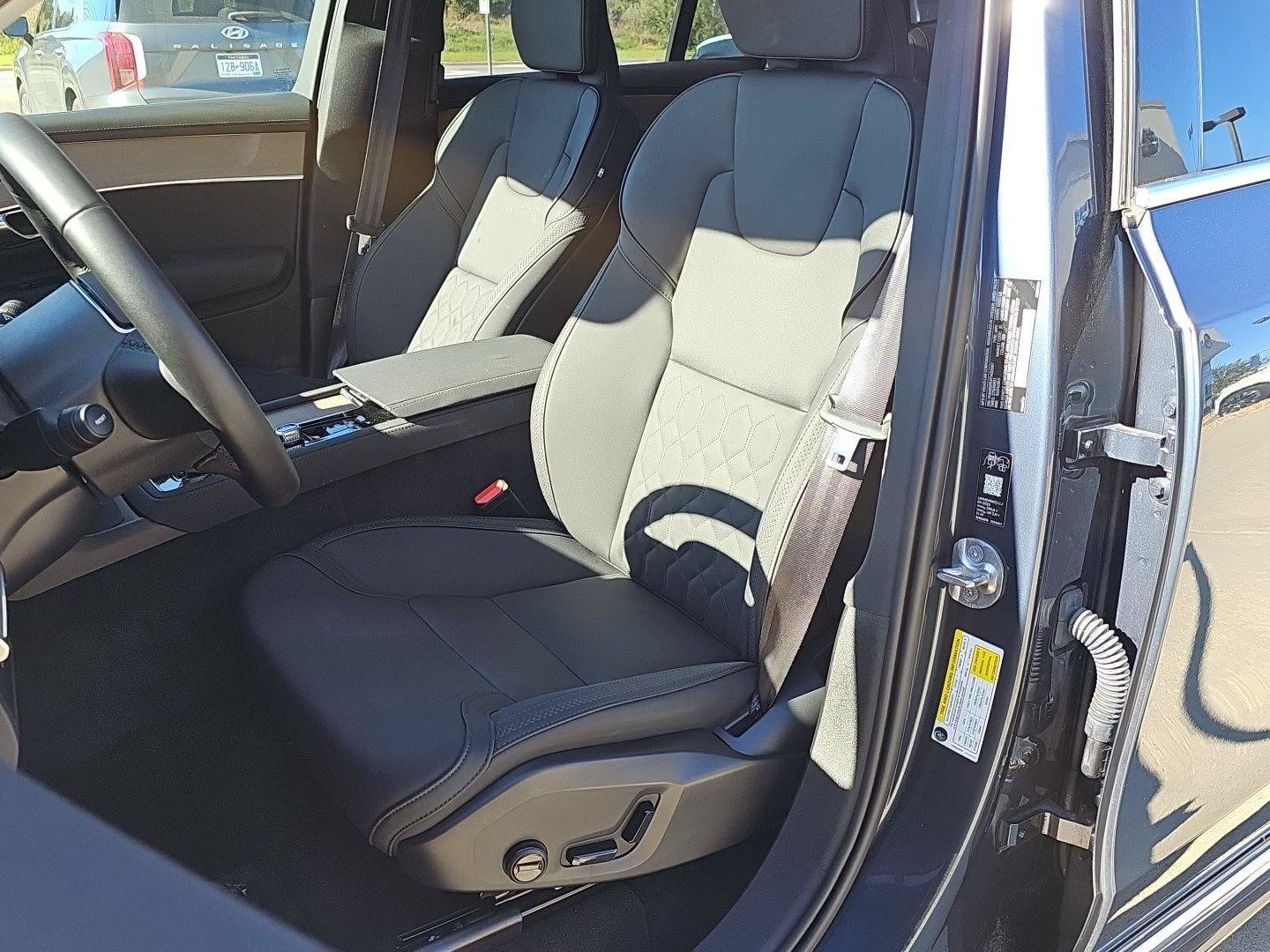 Used 2026 Volvo XC90 T8 Plus w/ Protection Package Premier AWD/4WD image 19