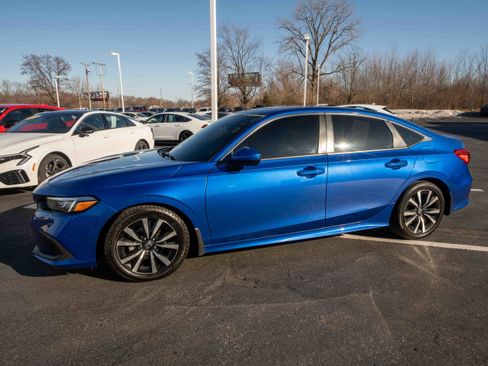 Certified 2023 Honda Civic EX image 3