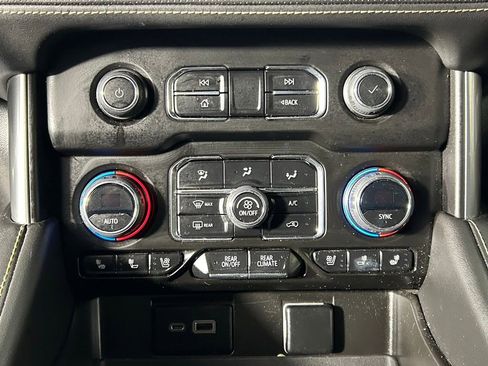 Used 2023 Chevrolet Suburban Premier AWD/4WD image 25