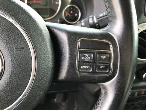 Used 2016 Jeep Wrangler Unlimited Rubicon w/ Connectivity Group image 7