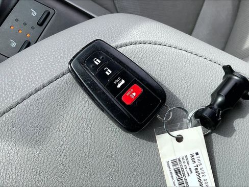 Used 2024 Toyota Camry XLE image 14