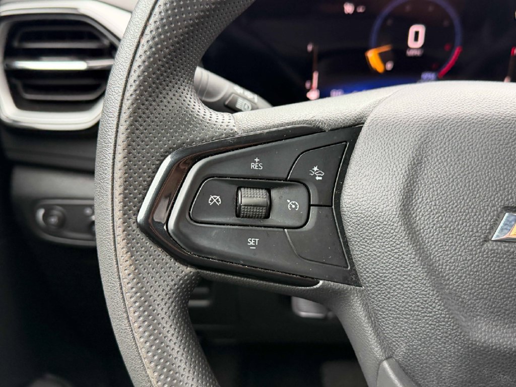 Used 2025 Chevrolet TrailBlazer LT AWD/4WD image 32