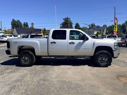 Used 2011 Chevrolet Silverado 2500 LT w/ Interior Plus Package AWD/4WD image 7