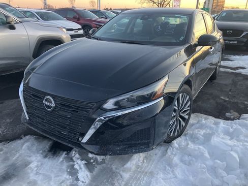 Used 2024 Nissan Altima 2.5 SV image 1
