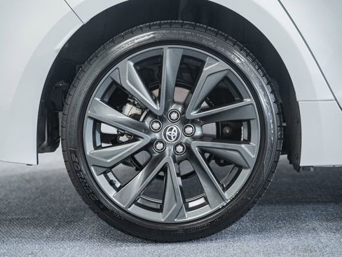 Used 2025 Toyota Corolla SE w/ SE Premium Package FWD image 19