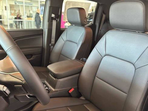 New 2024 Chevrolet Colorado LT w/ LT Convenience Package III image 4