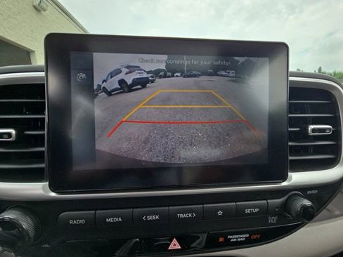 Used 2024 Hyundai Venue SEL image 22