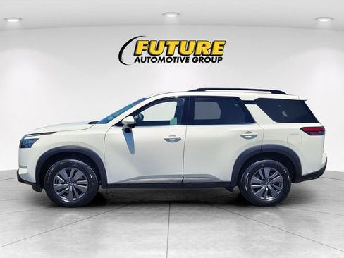 Certified 2025 Nissan Pathfinder SV FWD image 6
